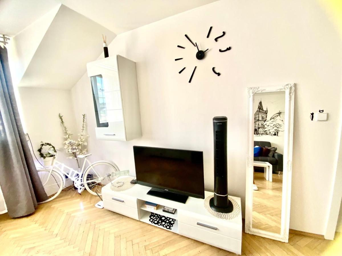 Fantastic Apartment In The City Center Praga Zewnętrze zdjęcie